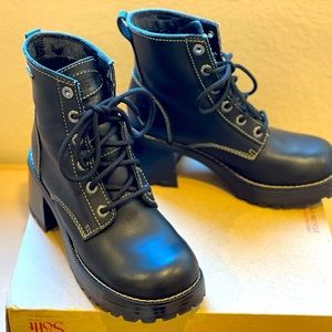 Skechers women's black boots. Leather upper balance, man-made materials.